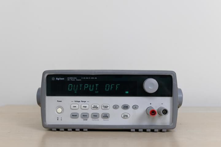 Источник питания Agilent E3644A